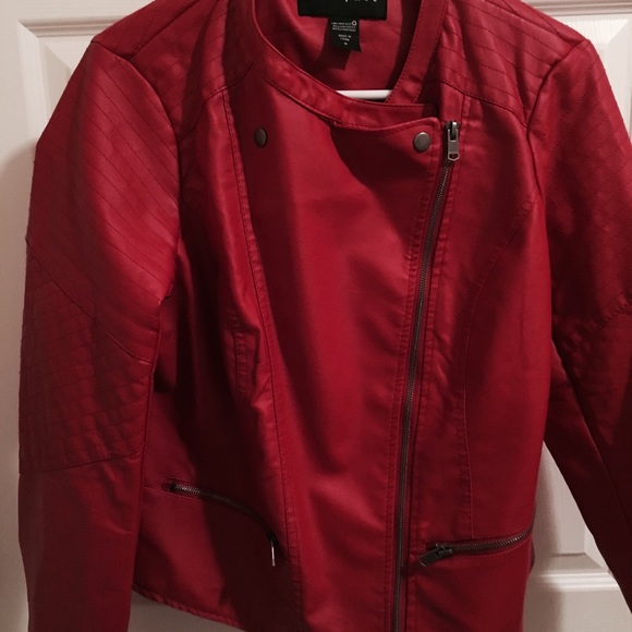 Red jacket - Picture 3 of 5