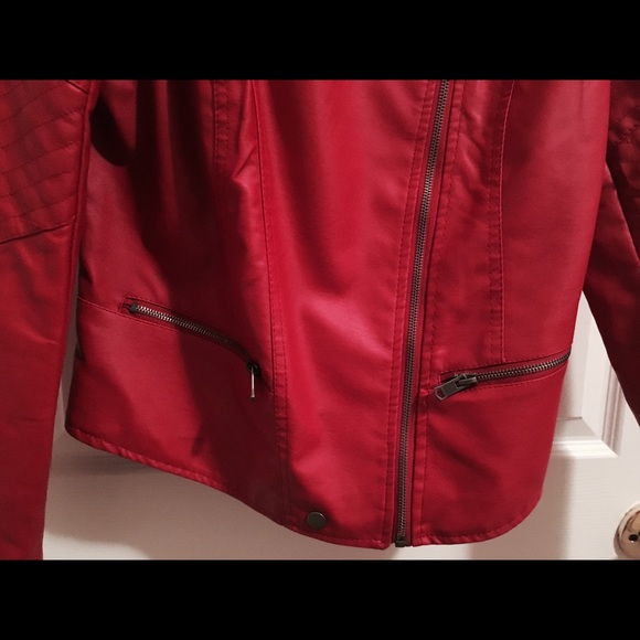 Red jacket - Picture 4 of 5