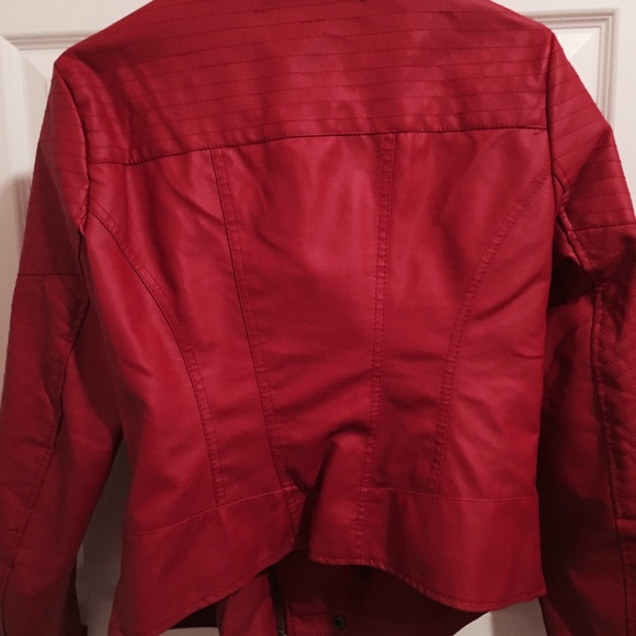 Red jacket - Picture 5 of 5