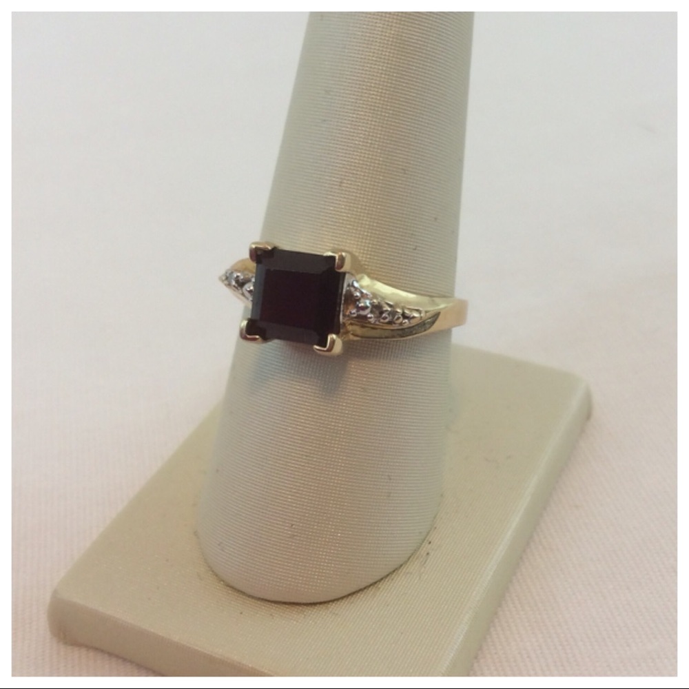 GARNET & DIAMOND RING - Picture 3 of 8