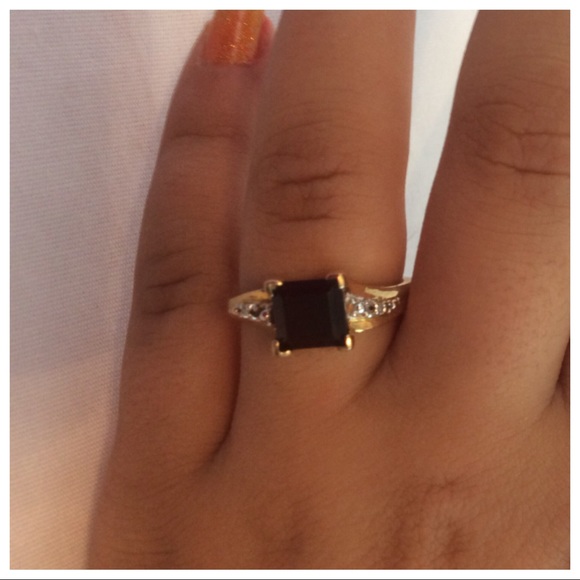 GARNET & DIAMOND RING - Picture 4 of 8