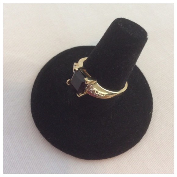 GARNET & DIAMOND RING - Picture 5 of 8