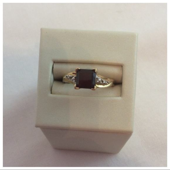 GARNET & DIAMOND RING - Picture 6 of 8