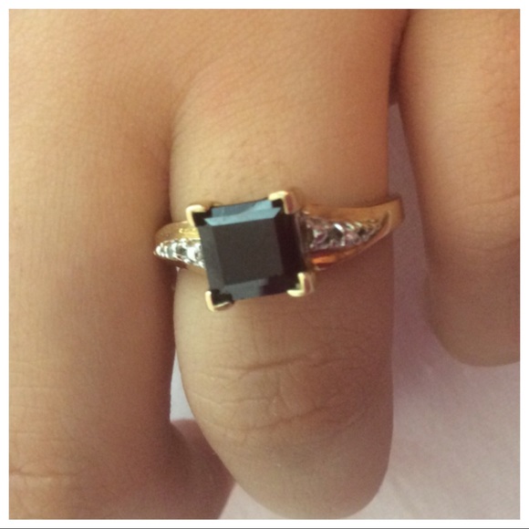 GARNET & DIAMOND RING - Picture 8 of 8