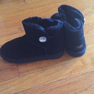 Short UGGs with diamond