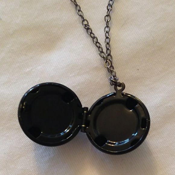 Black ball locket necklace - Picture 5 of 5