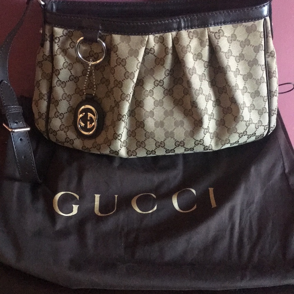 AUTHENTIC Gucci Shoulder Bag, impeccably kept!