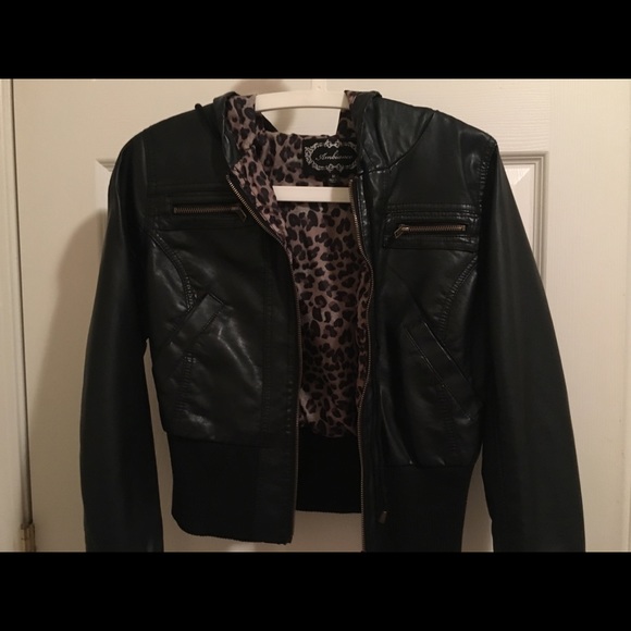 Black jacket with leopard inside - Picture 3 of 6