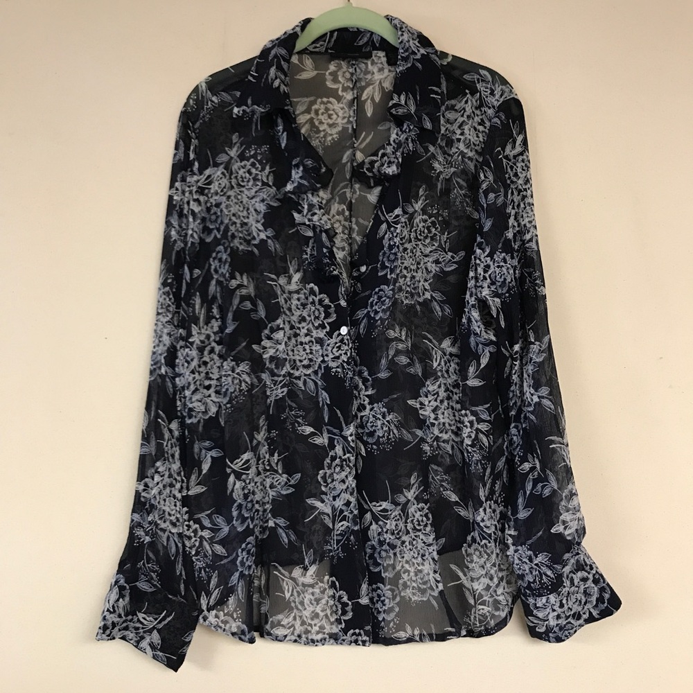Beautiful floral button down. 16