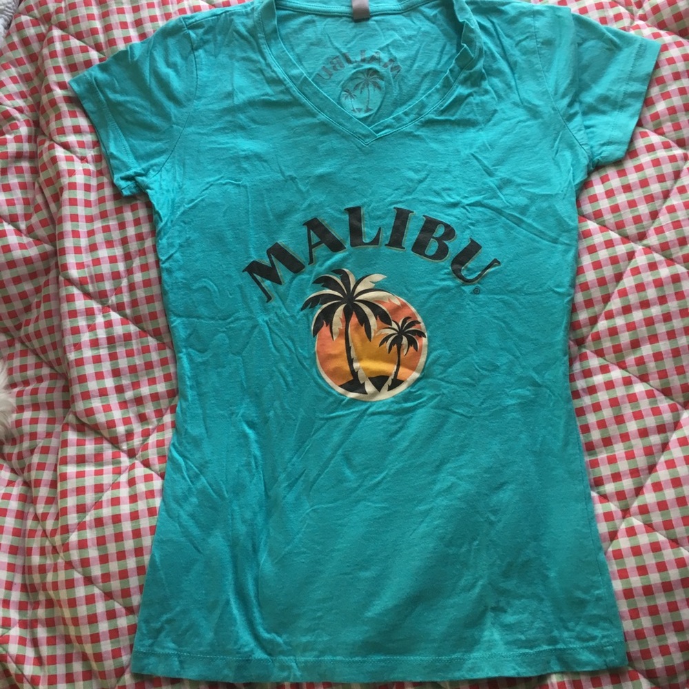 ❌[SOLD]❌ Turquoise Malibu v-neck t-shirt