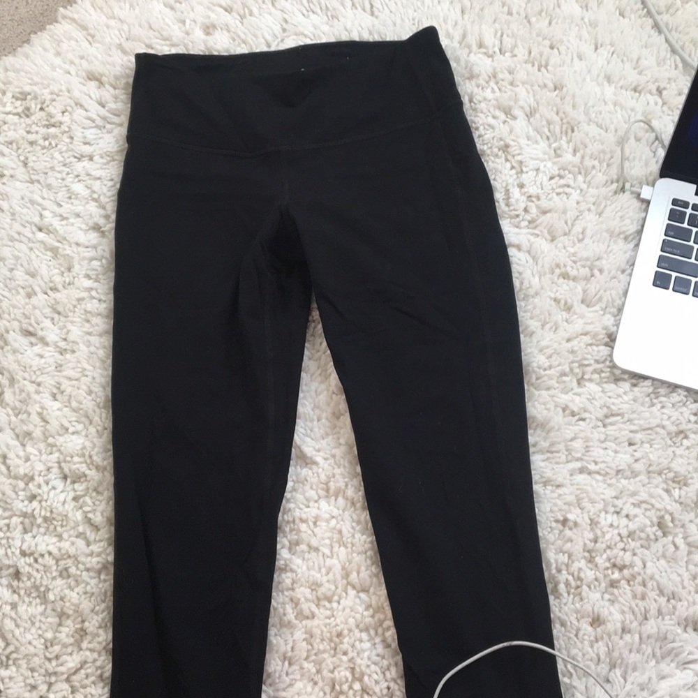 Athleta Black cropped leggings