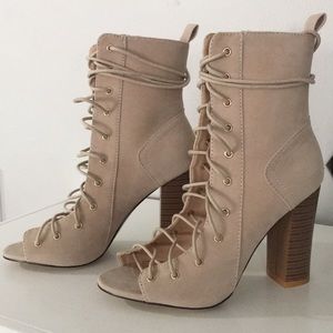 Simmi cream lace up heels NEW w/o box
