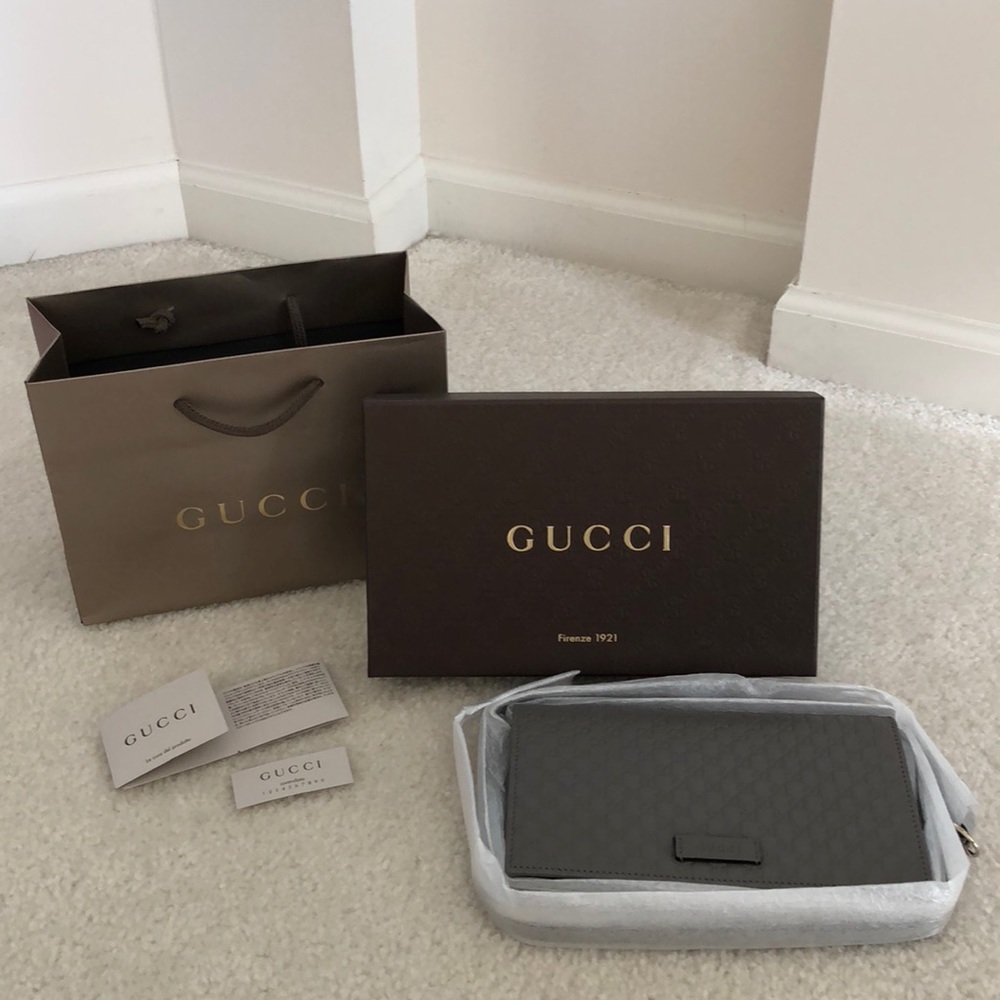 Gucci Microguccissima Crossbody Wallet.  NIB!