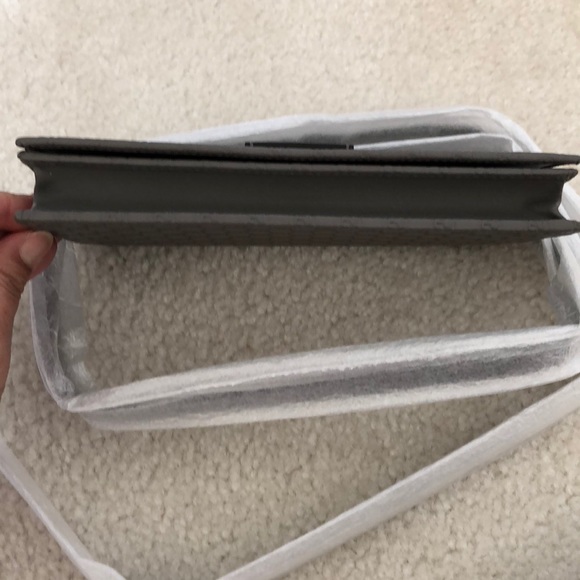 Gucci Microguccissima Crossbody Wallet. NIB! - Picture 7 of 8