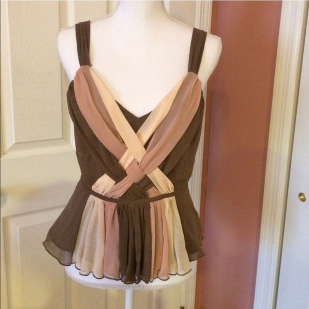Cute top with side zipper