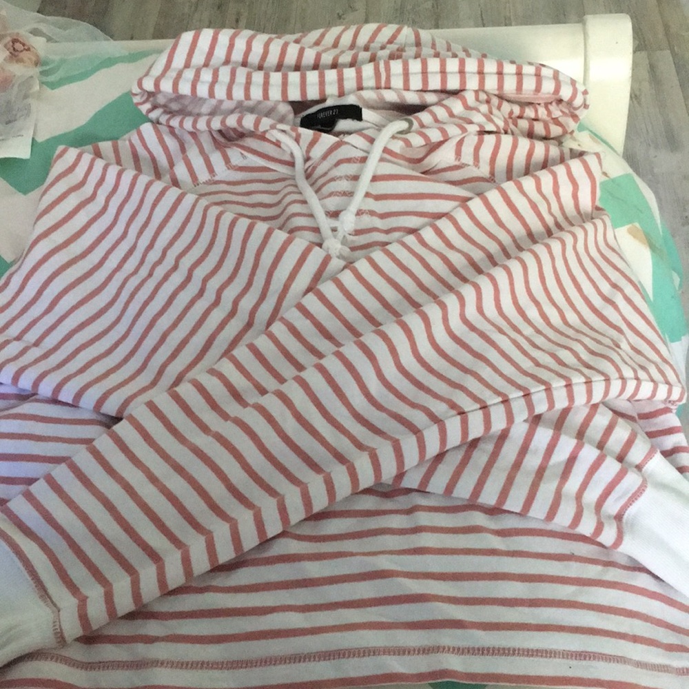 BRAND NEW PINK STRIPED CROPPED SWEATSHIRT