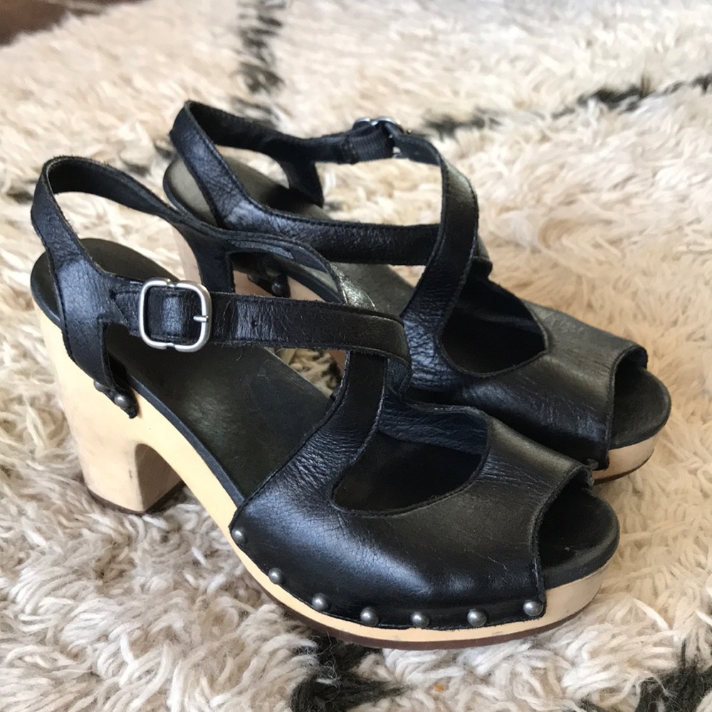 UGG ‘Nadia’ Sandals