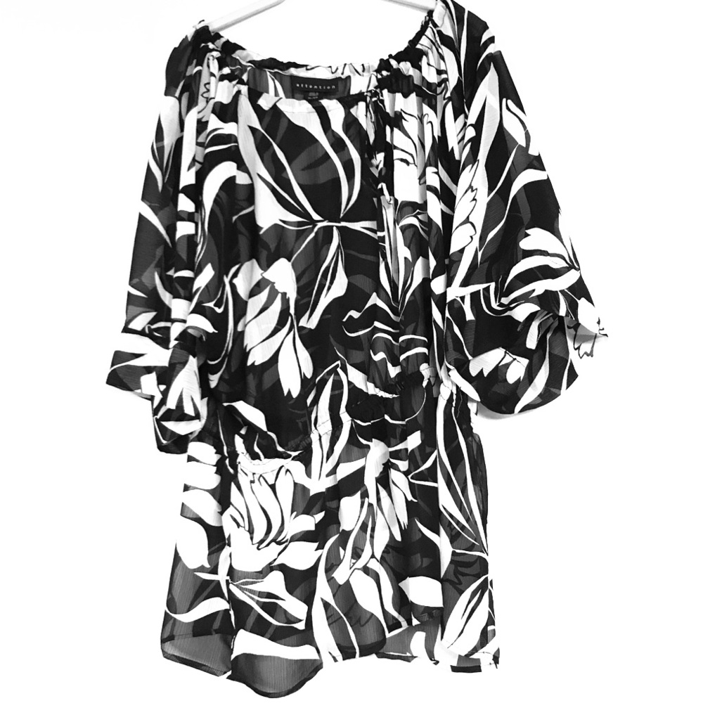 Raglan, sheer summer top. Xl   Black and white