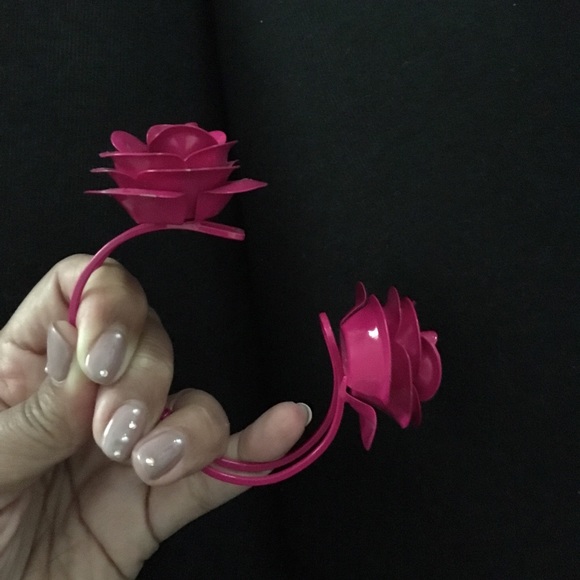 H&M light metal flower bracelet! - Picture 6 of 6