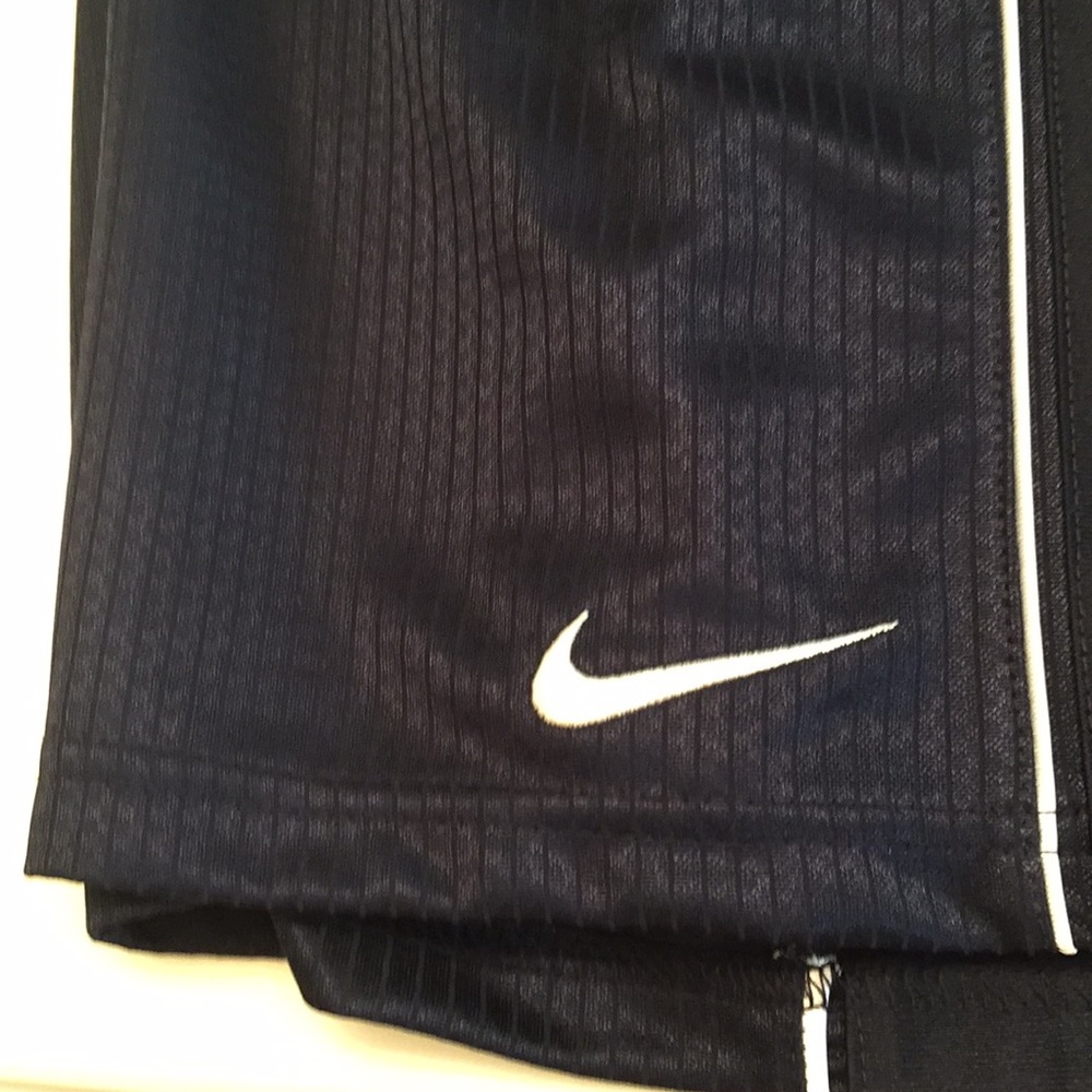 Nike air max youth typha shorts - Picture 2 of 3