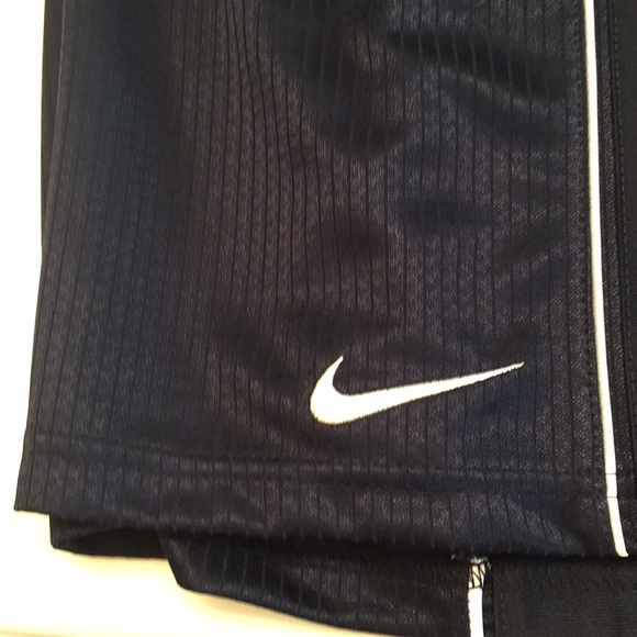 Nike air max youth typha shorts - Picture 2 of 3