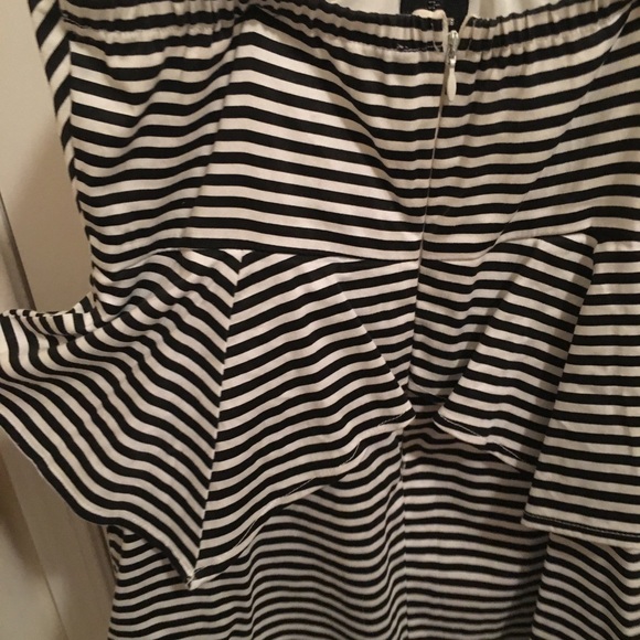 Black and white striped dress - Picture 5 of 5