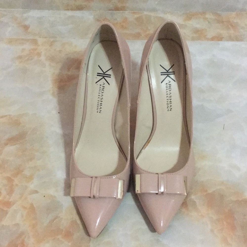 Nude Kardashian Collection pumps