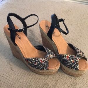Stripped flower cork wedges