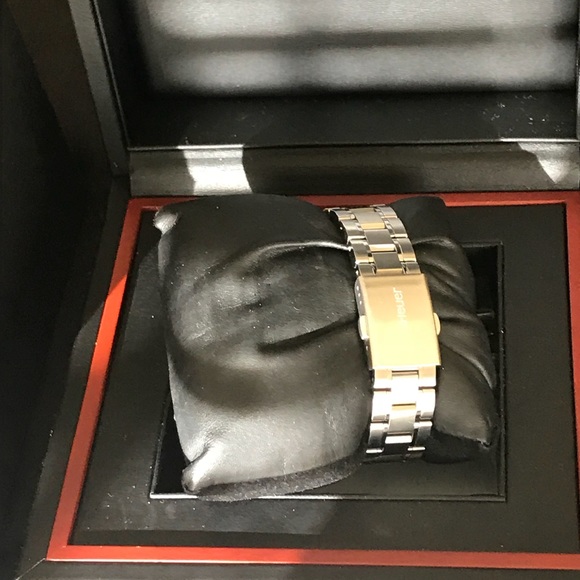 Tag Heauer women’s watch main image 6