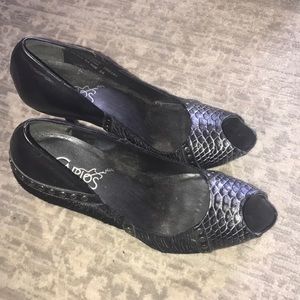 Carlos Black & Silver open toe Pumps