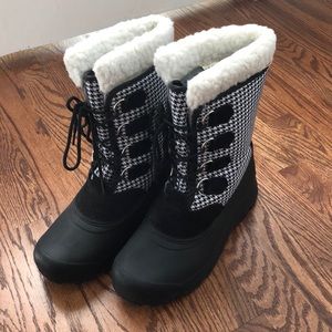 Like New Houndstooth Snow Boot