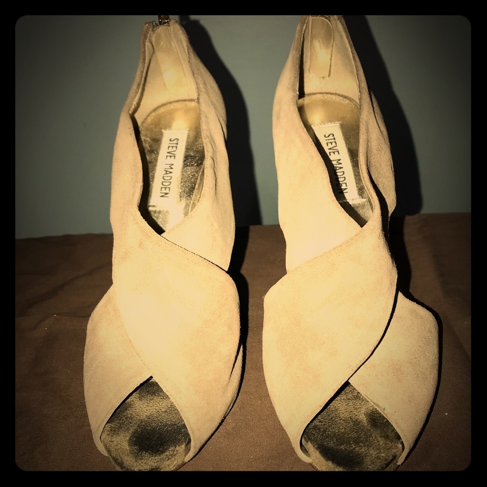 Suede Pumps