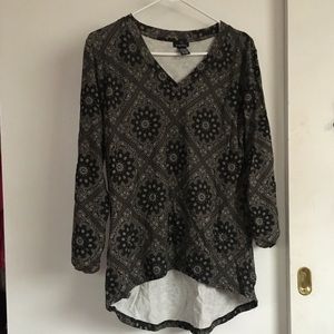 Black and white pattern top