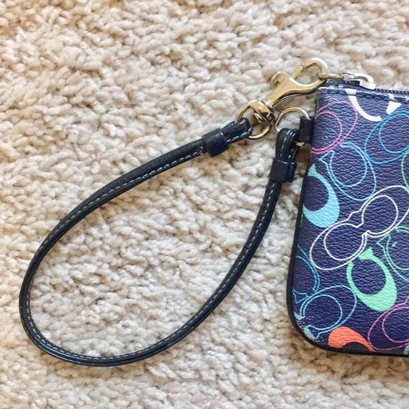 🔥FIRM🔥COACH wristlet - Picture 3 of 4