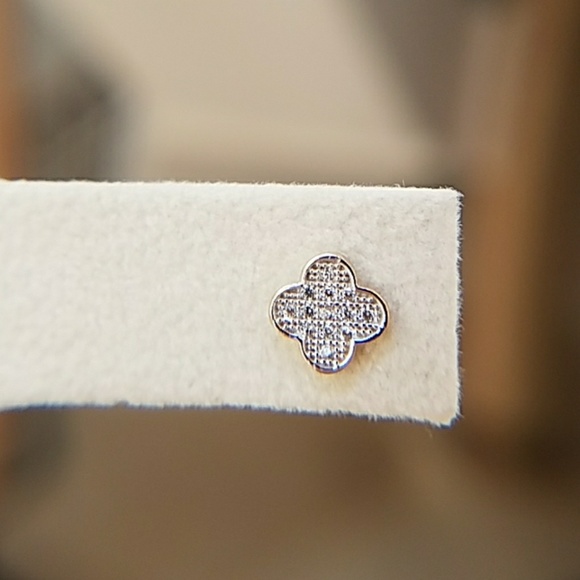 14k Solid Yellow Gold Butterfly Girls Earrings. - Picture 2 of 8