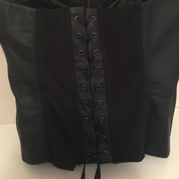 Black, zipper and backed laces corset top - Picture 5 of 5