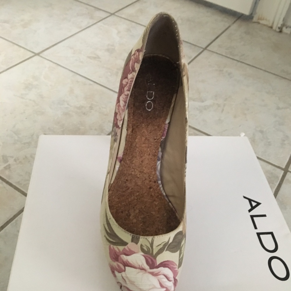 Pumps - Picture 2 of 4
