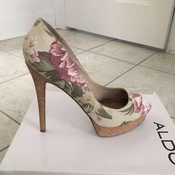 Pumps - Picture 3 of 4