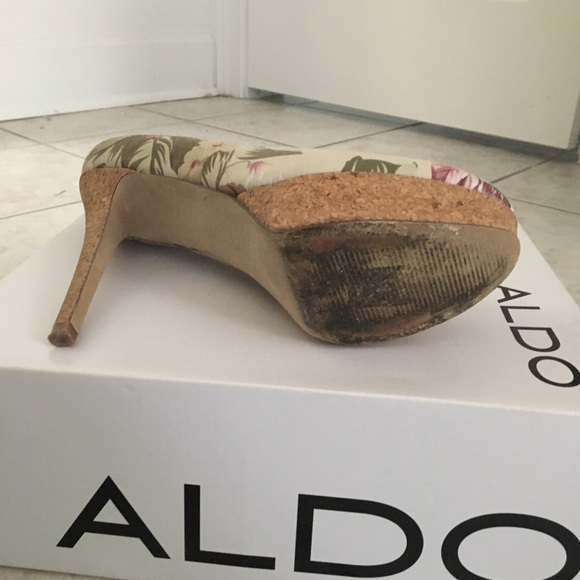 Pumps - Picture 4 of 4