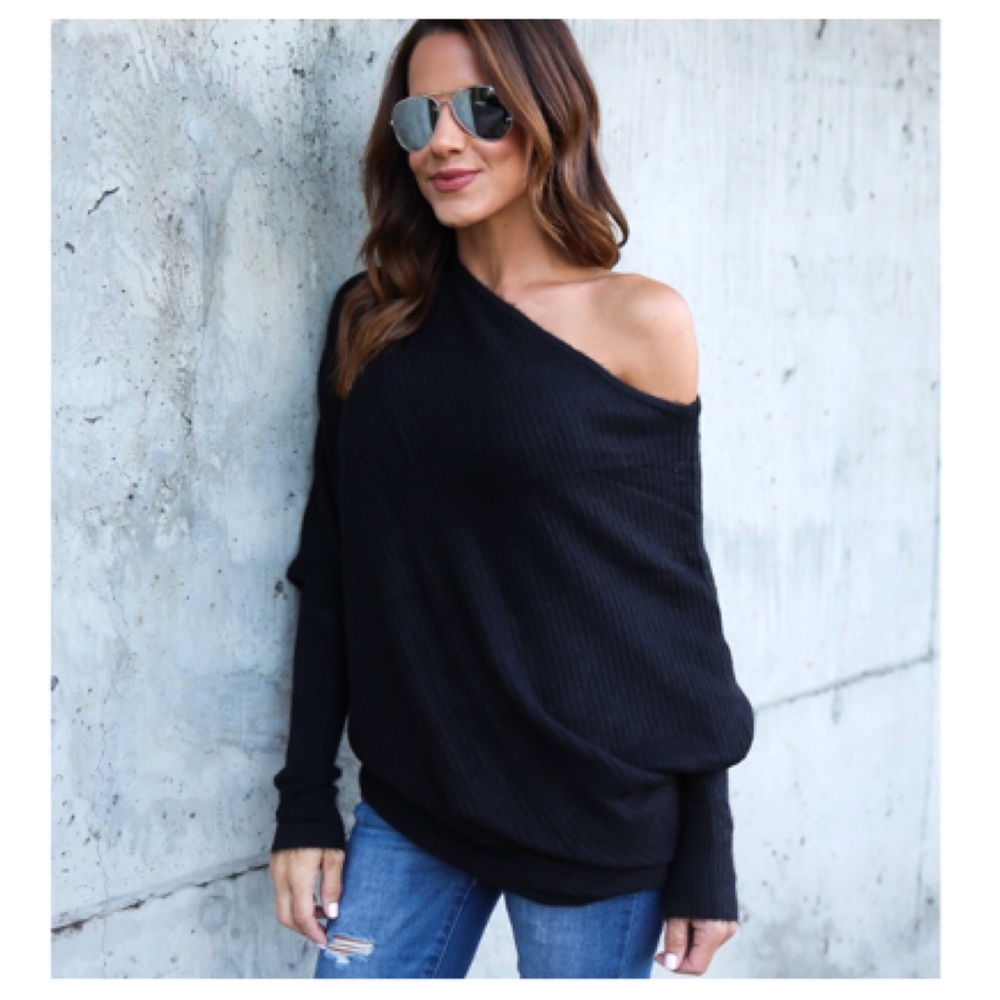 ❤️SALE❤️ Gorgeous Off The Shoulder Sweater - Picture 5 of 7