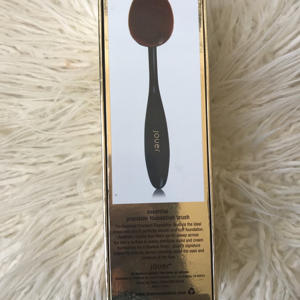 🎄 jouer Essential Precision Foundation Brush• - Picture 3 of 5