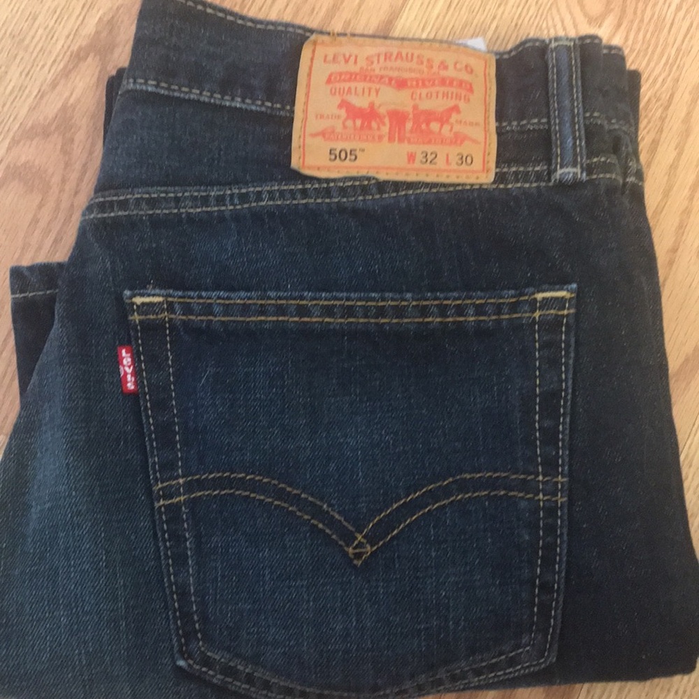 Gently used Levi's!!