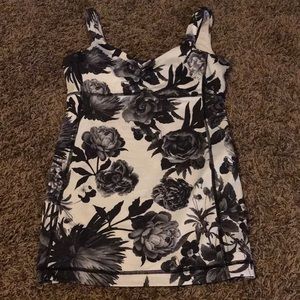 Lululemon size 8 black and white tank top