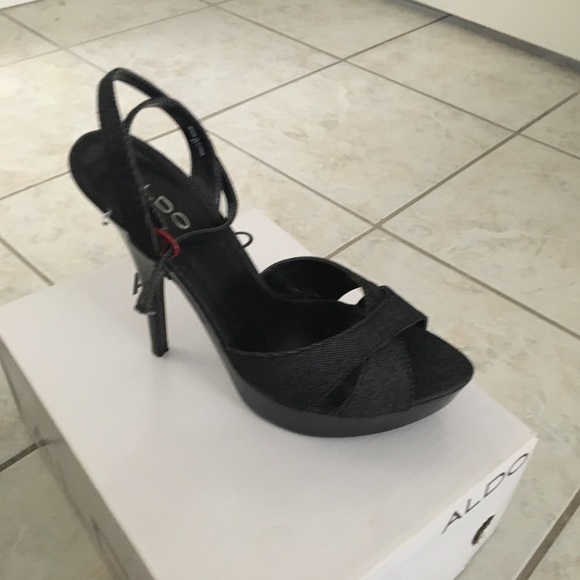 Pumps - Picture 2 of 5