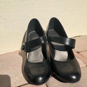 Kelly & Katie Mary Janes, black leather, size 10
