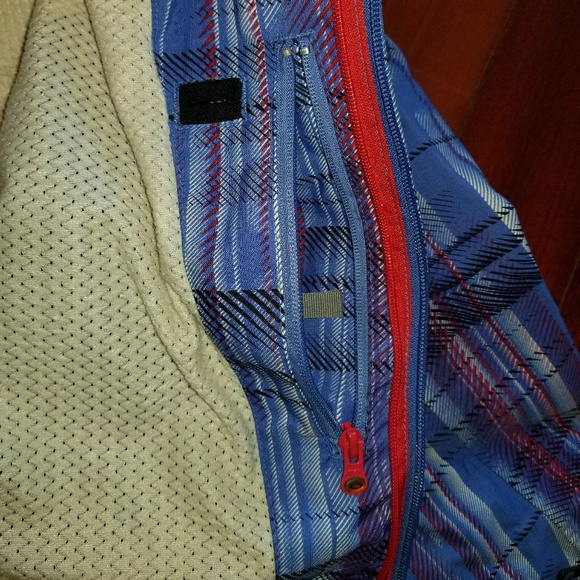 Oakley Checked Out Snowboard Jacket - Picture 6 of 8