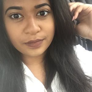 Meet your Posher, Nia