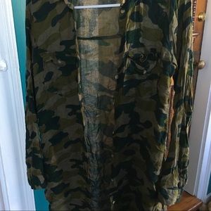 H&M camo button up size 6 worn 1x.
