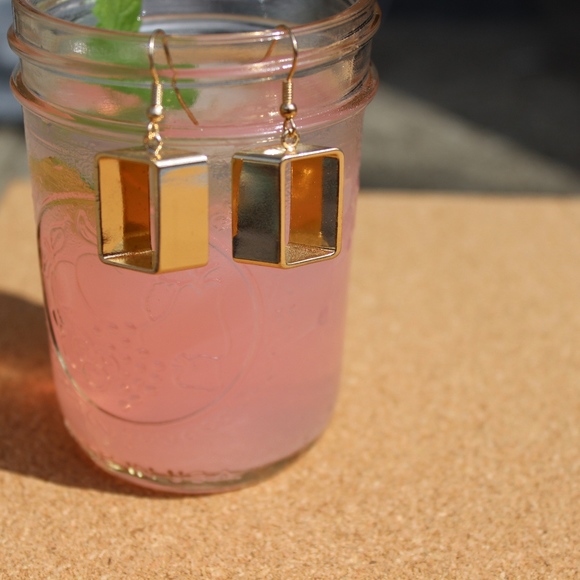 Payday Gold Geometric Earrings - Picture 3 of 3