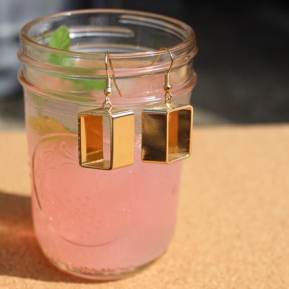 Payday Gold Geometric Earrings - Picture 2 of 3